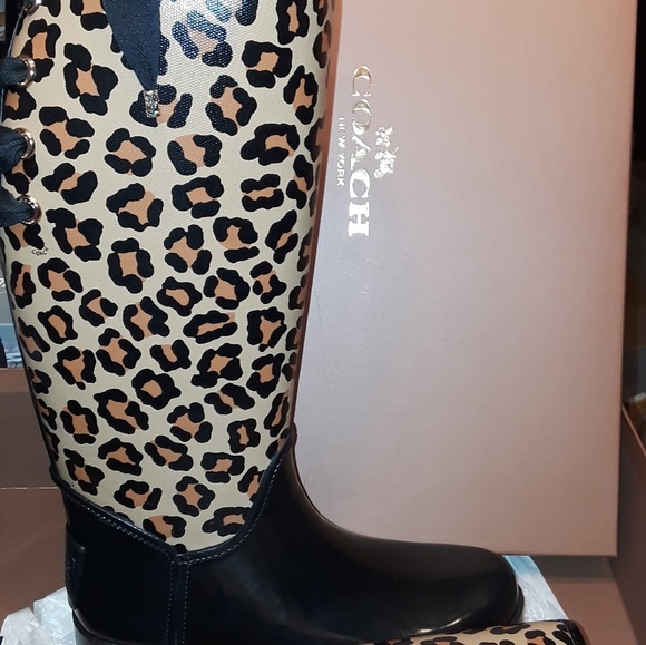 Super cute rain boots - Picture 1 of 1
